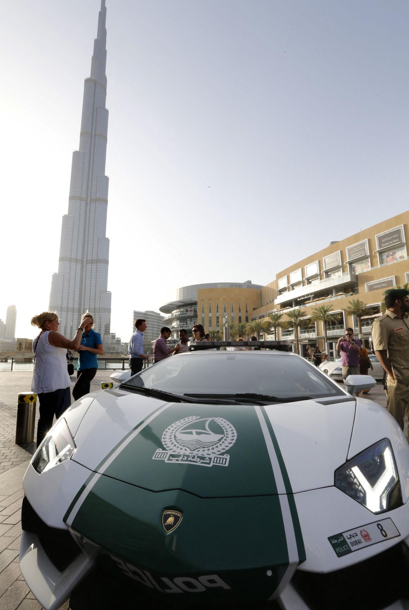 Policija u UAE dobila Lamborghini modele za patrolu autoputa