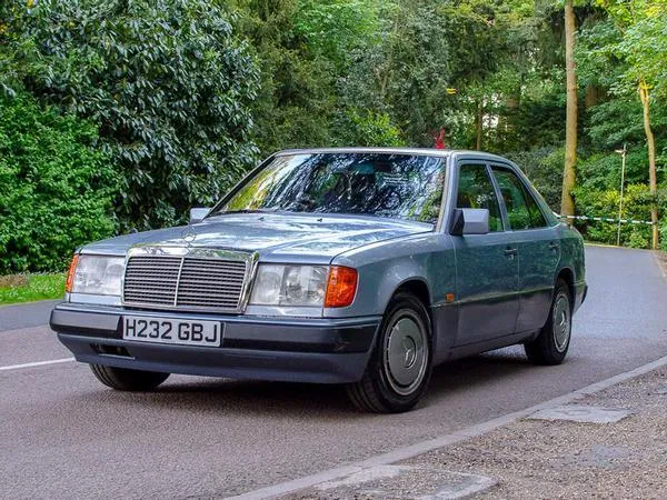 Mercedes W124 iz 1991. juri 191 km/h na autobanu