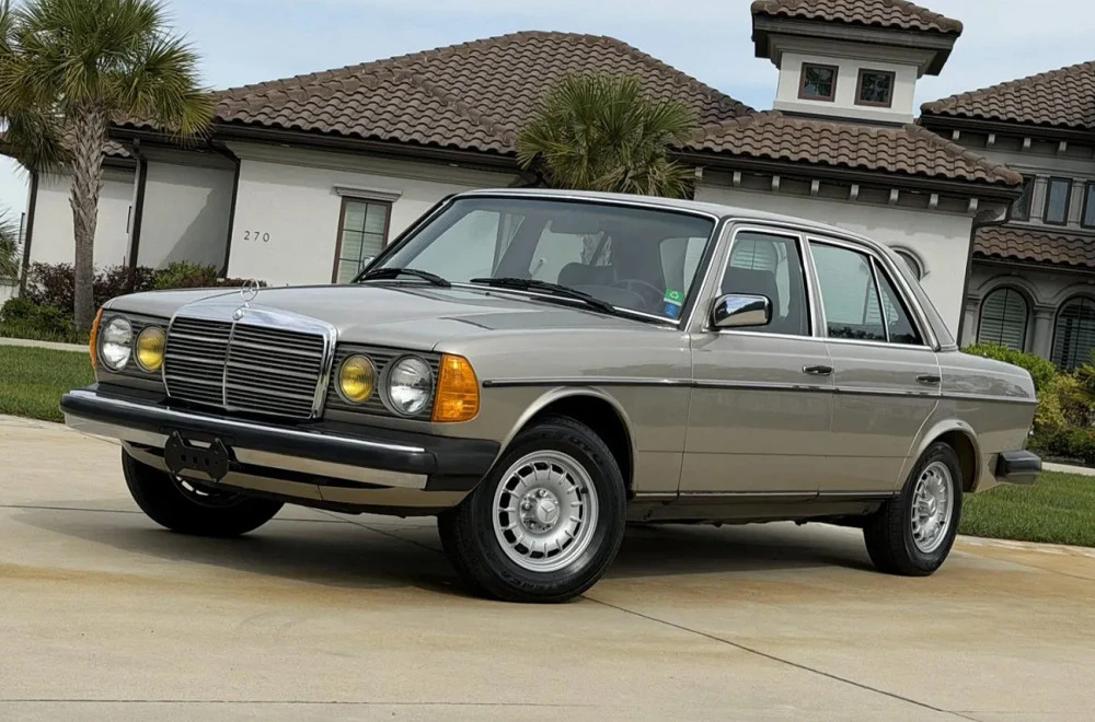 Mercedes iz 1985. sa samo 29.000 km oduševio kolekcionare